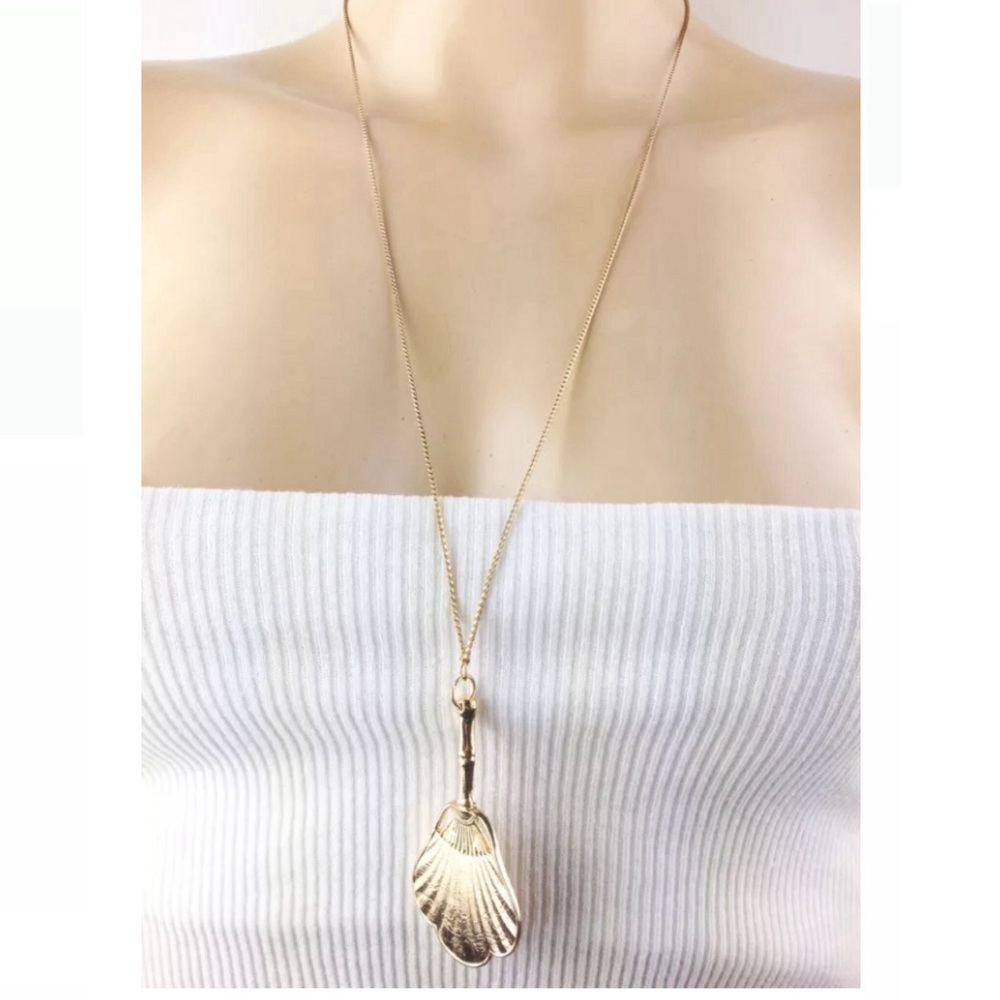 BCBGENERATION DAINTY NECKLACE GOLD TONE PENDANT